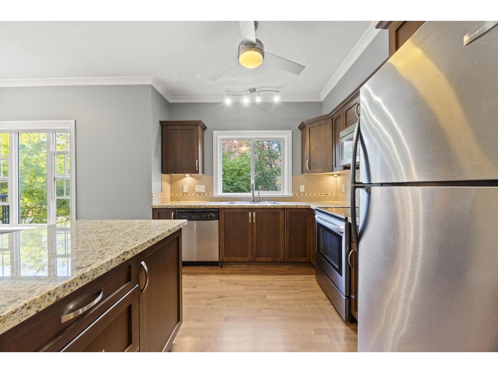 201 20286 53a Avenue Property Photo 3