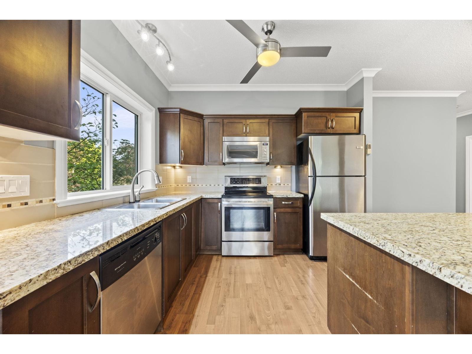 201 20286 53a Avenue Property Photo 4