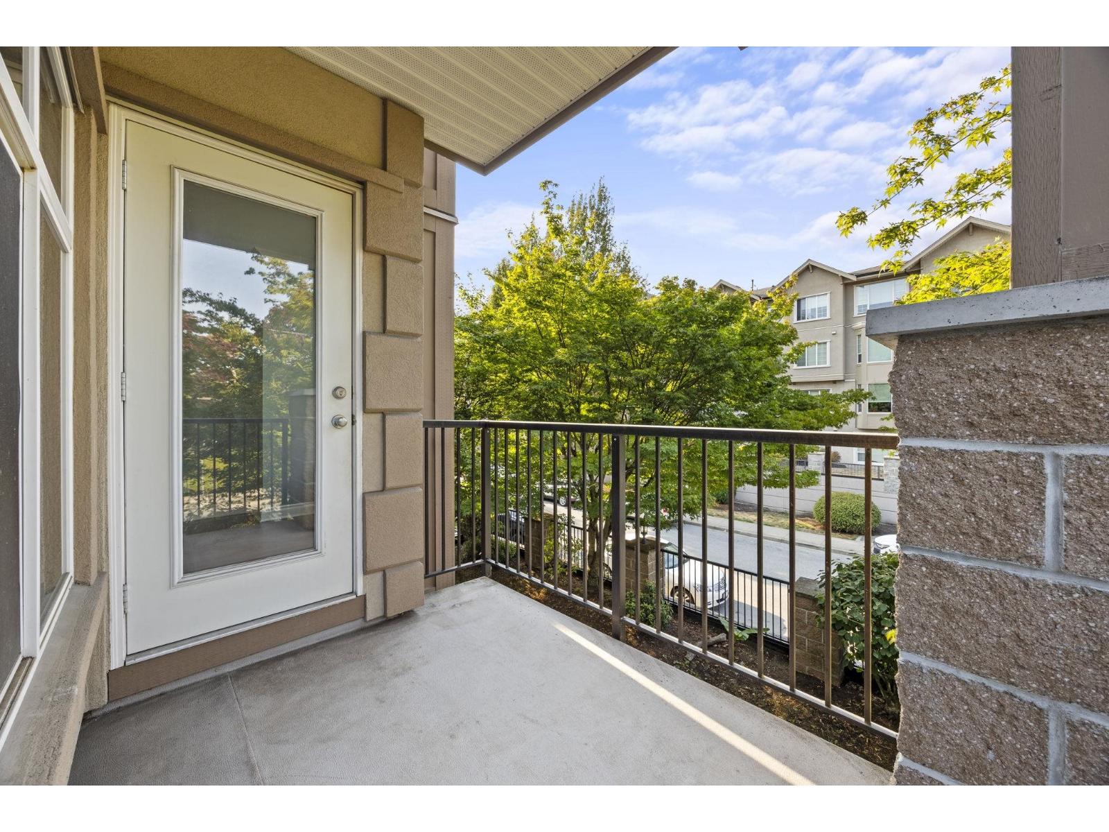 201 20286 53a Avenue Property Photo 9
