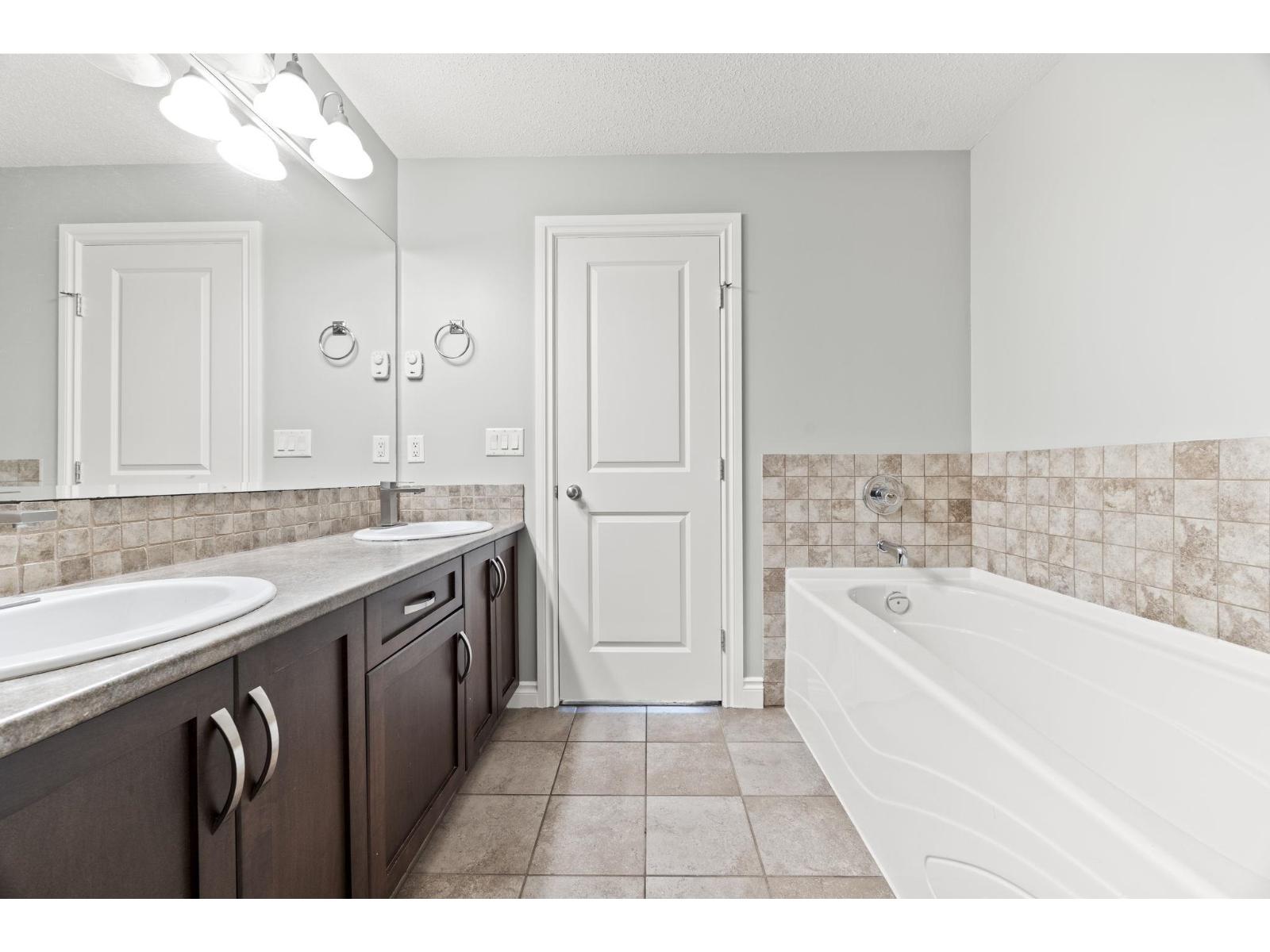 201 20286 53a Avenue Property Photo 11