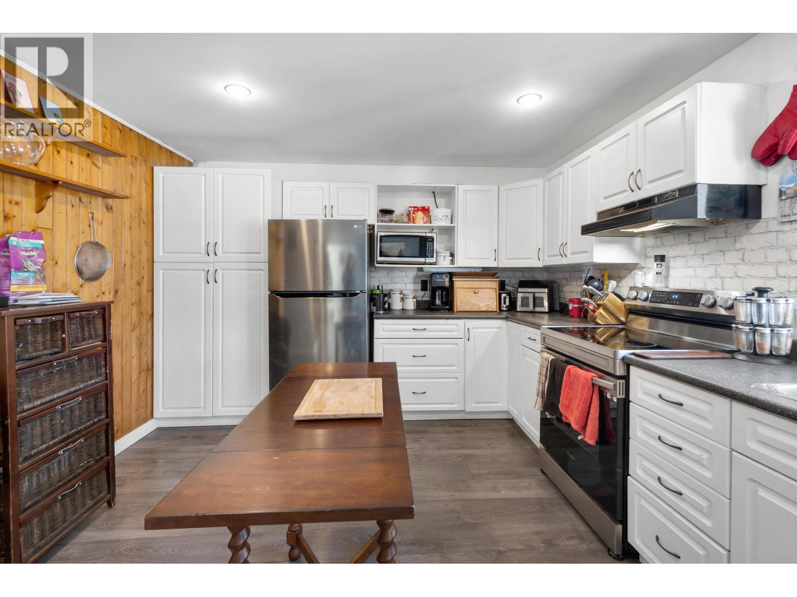 7545 Pooley Road Property Photo 6