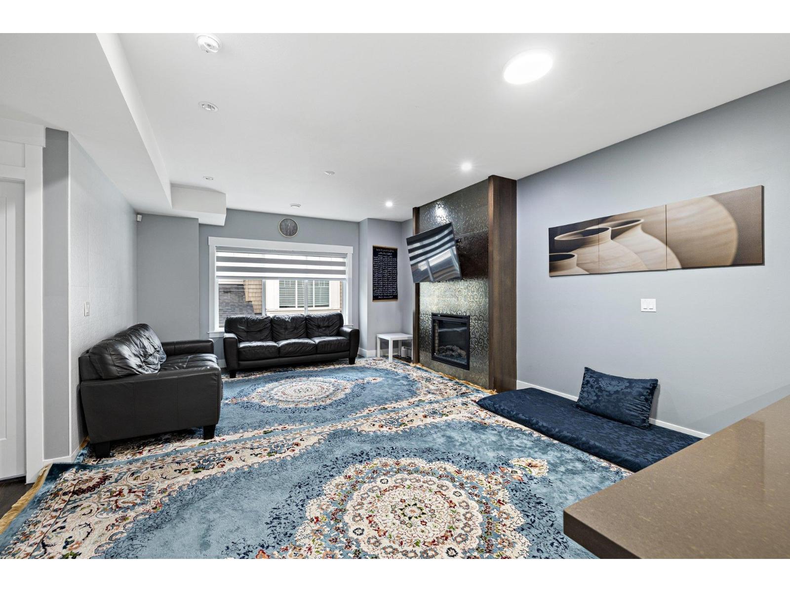 17 6971 122 Street Property Photo 1