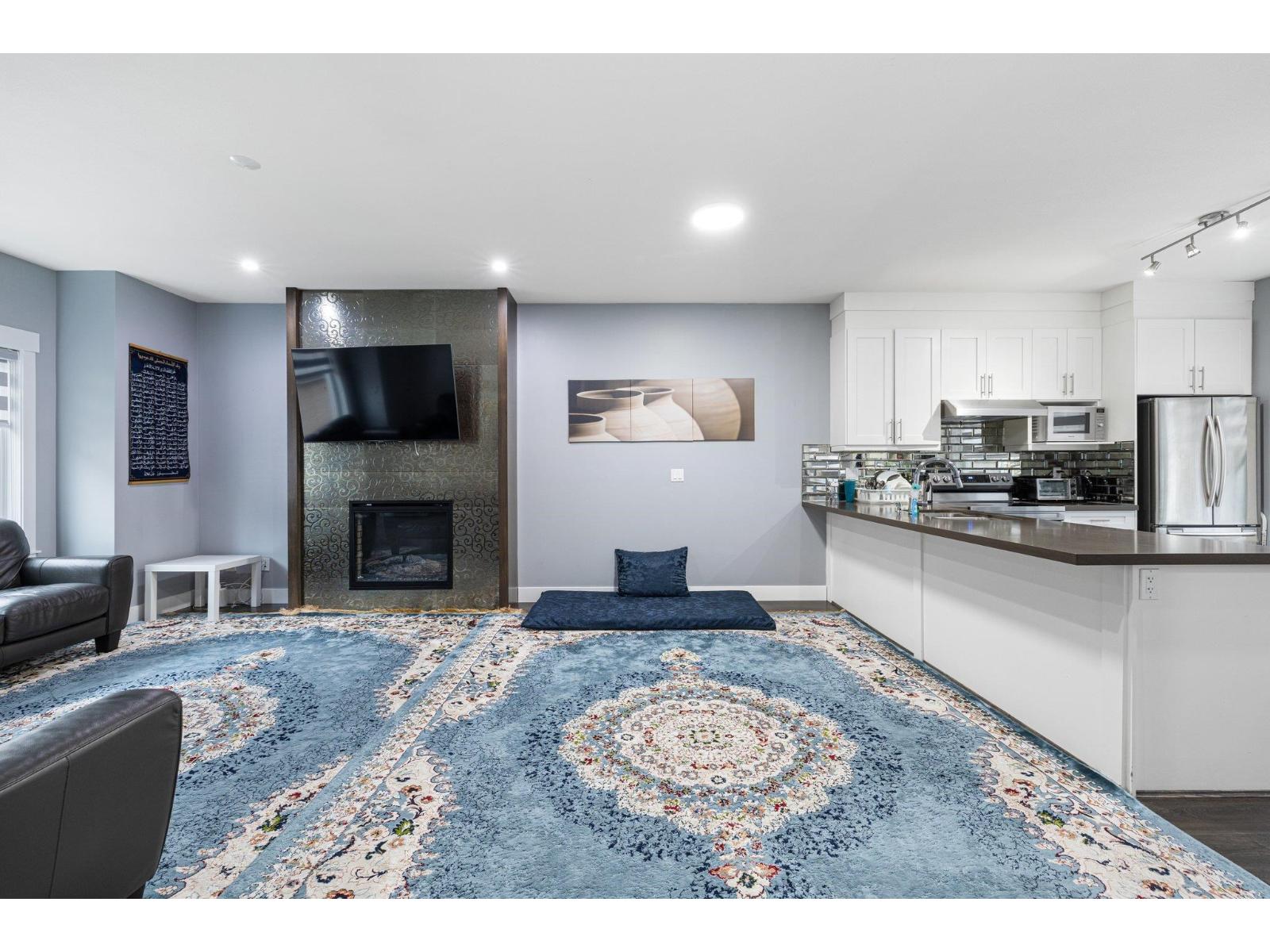 17 6971 122 Street Property Photo 3