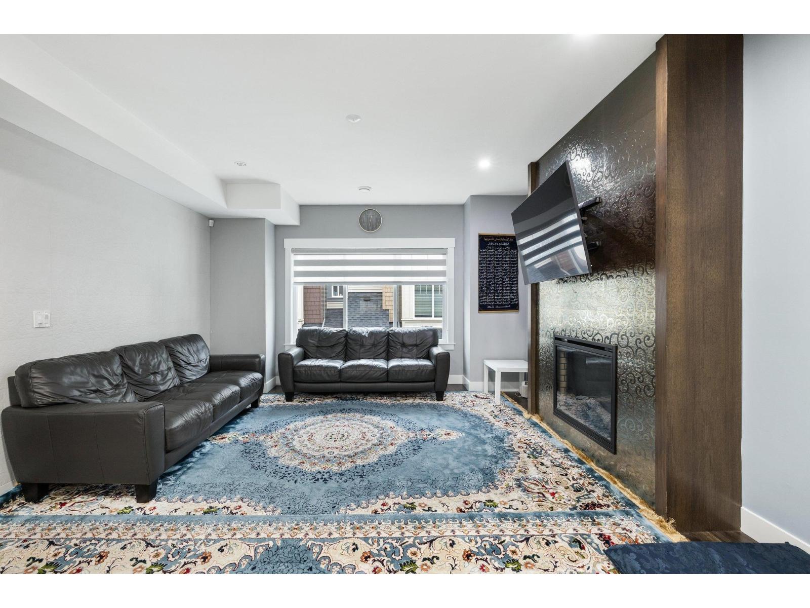17 6971 122 Street Property Photo 4