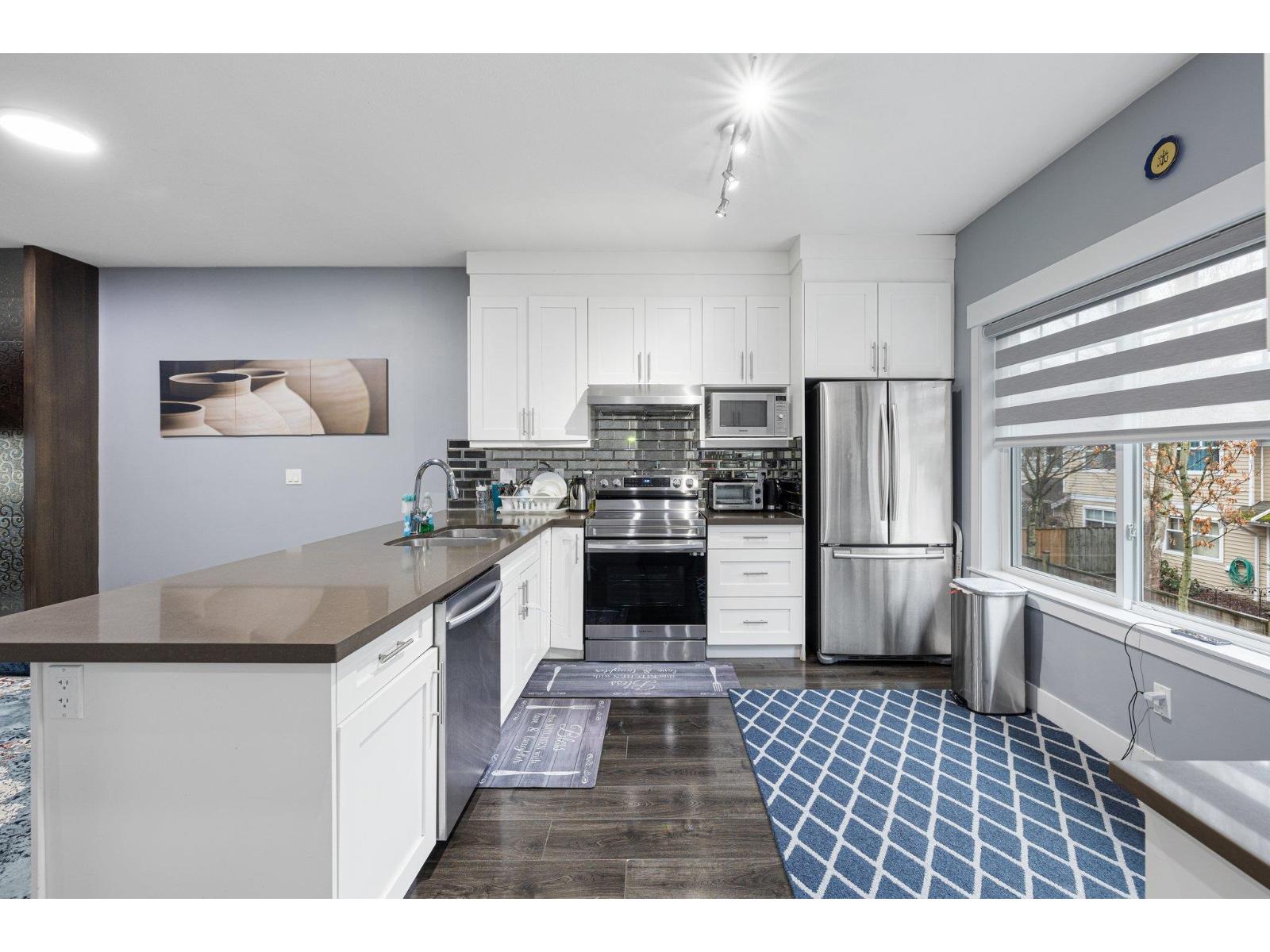 17 6971 122 Street Property Photo 5