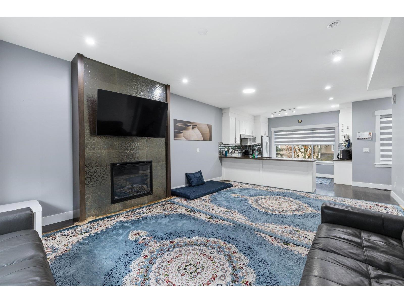 17 6971 122 Street Property Photo 6