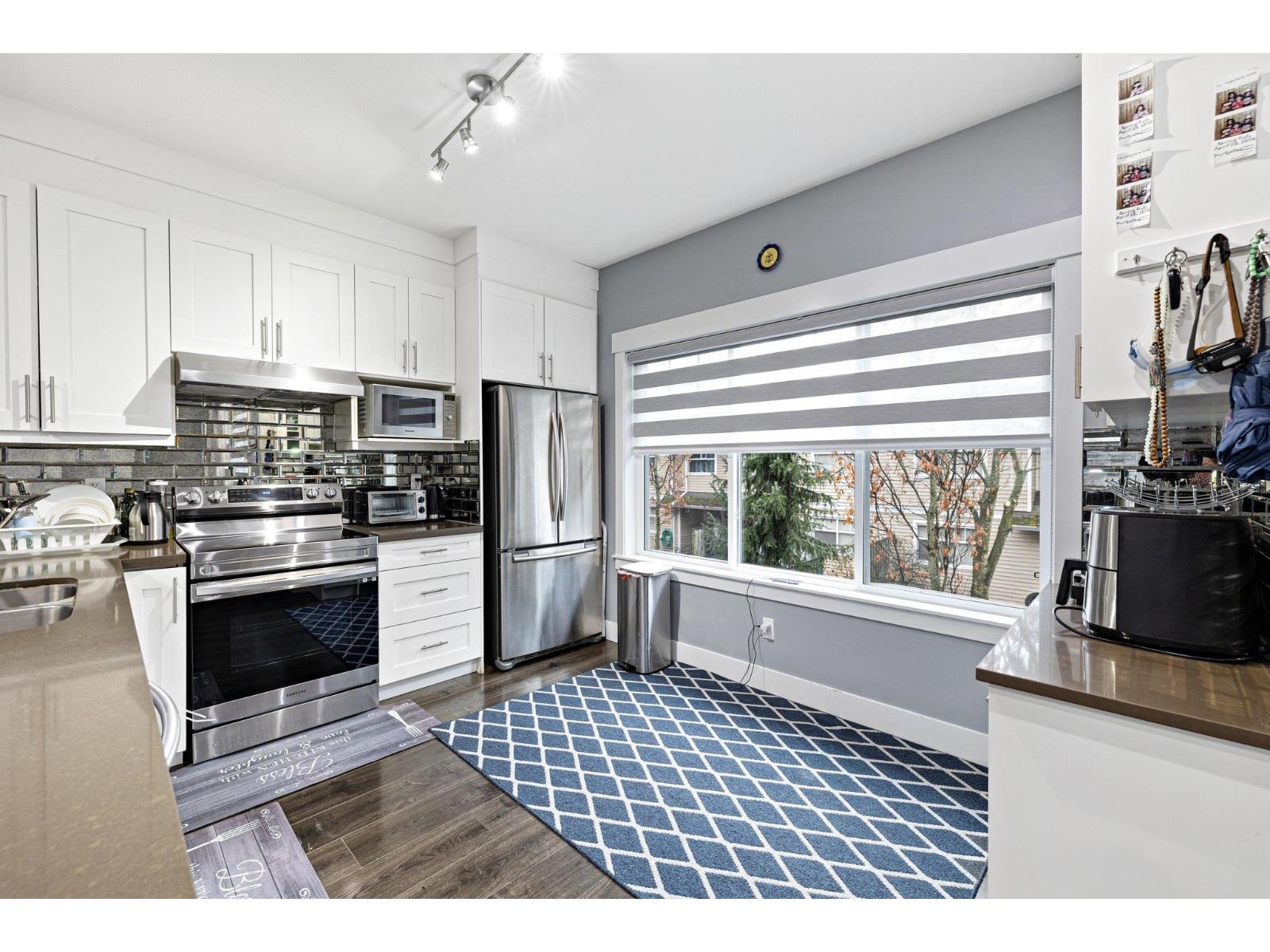 17 6971 122 Street Property Photo 7