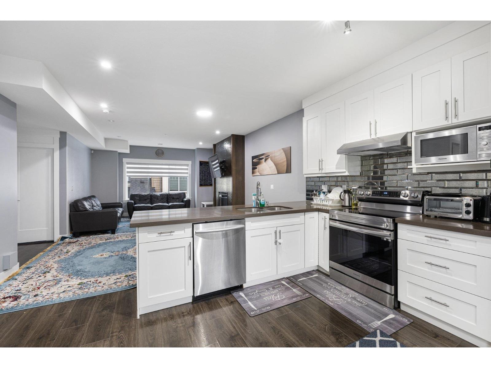 17 6971 122 Street Property Photo 9