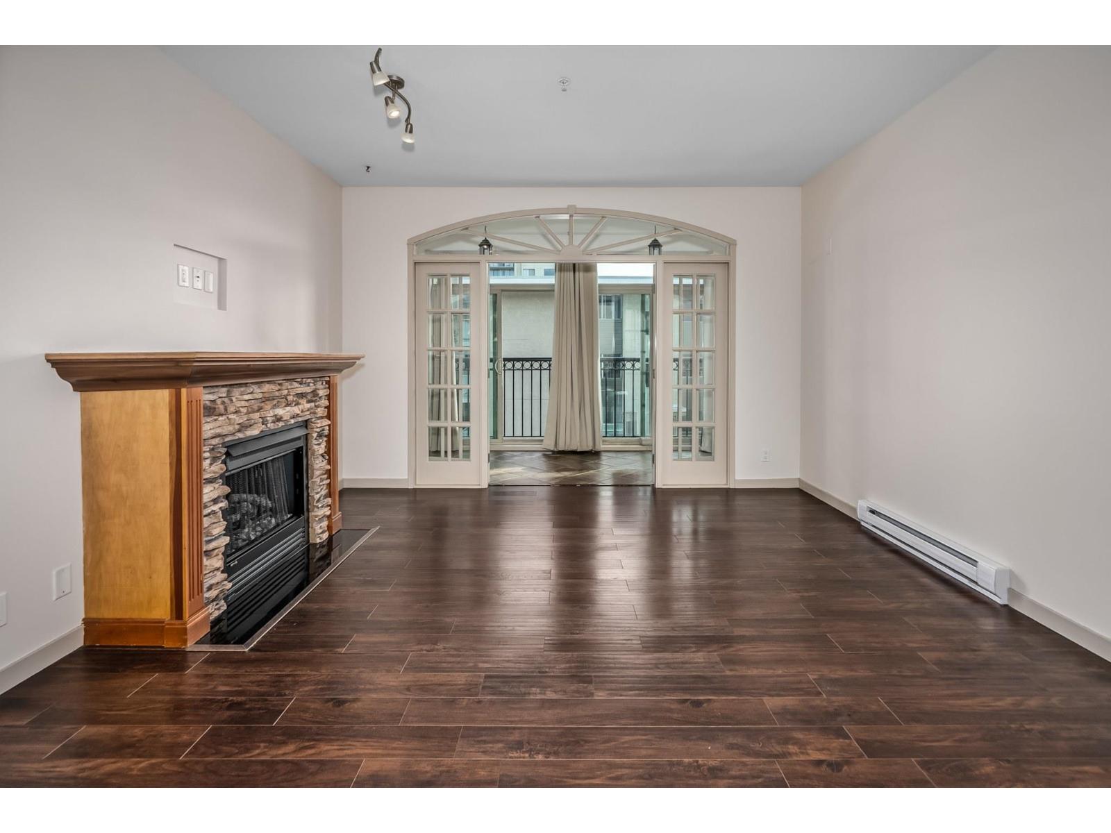 207 33485 South Fraser Way Property Photo 6