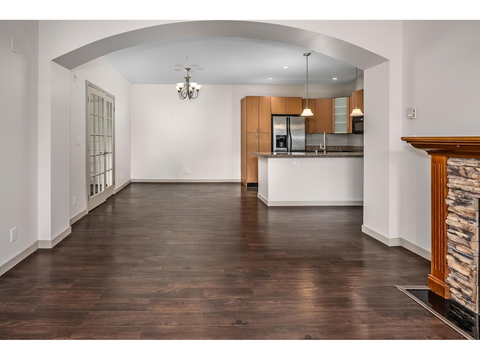 207 33485 South Fraser Way Property Photo 10