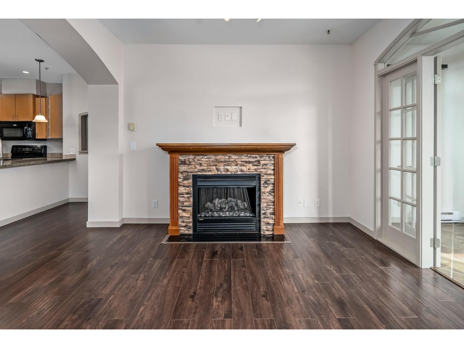 207 33485 South Fraser Way Property Photo 12
