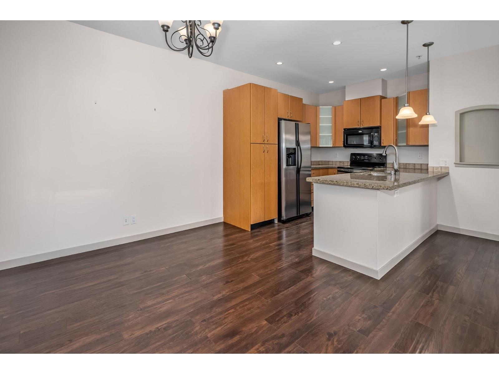 207 33485 South Fraser Way Property Photo 13