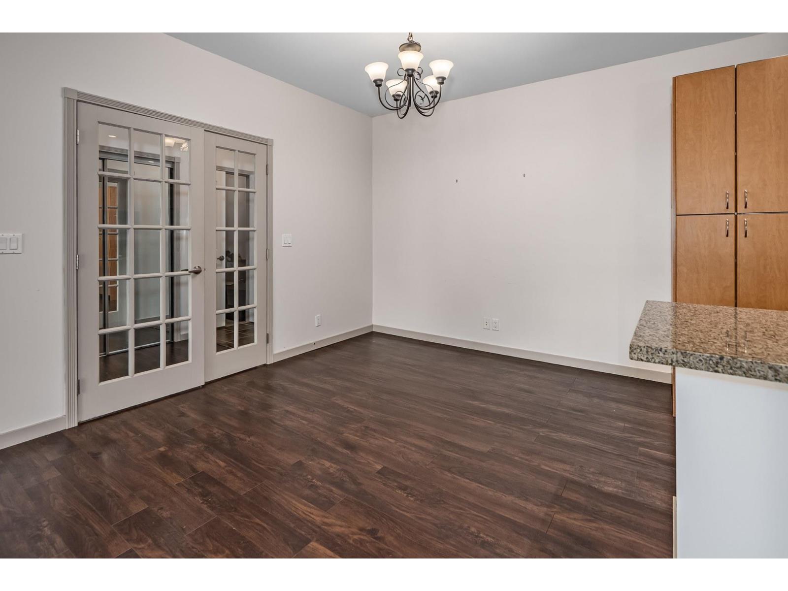 207 33485 South Fraser Way Property Photo 14