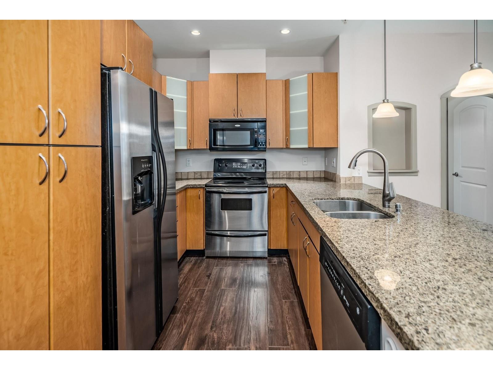 207 33485 South Fraser Way Property Photo 17