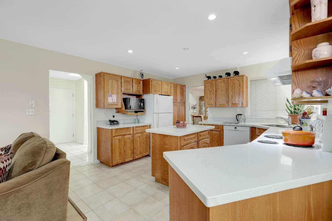 9433 164 Street Property Photo 11