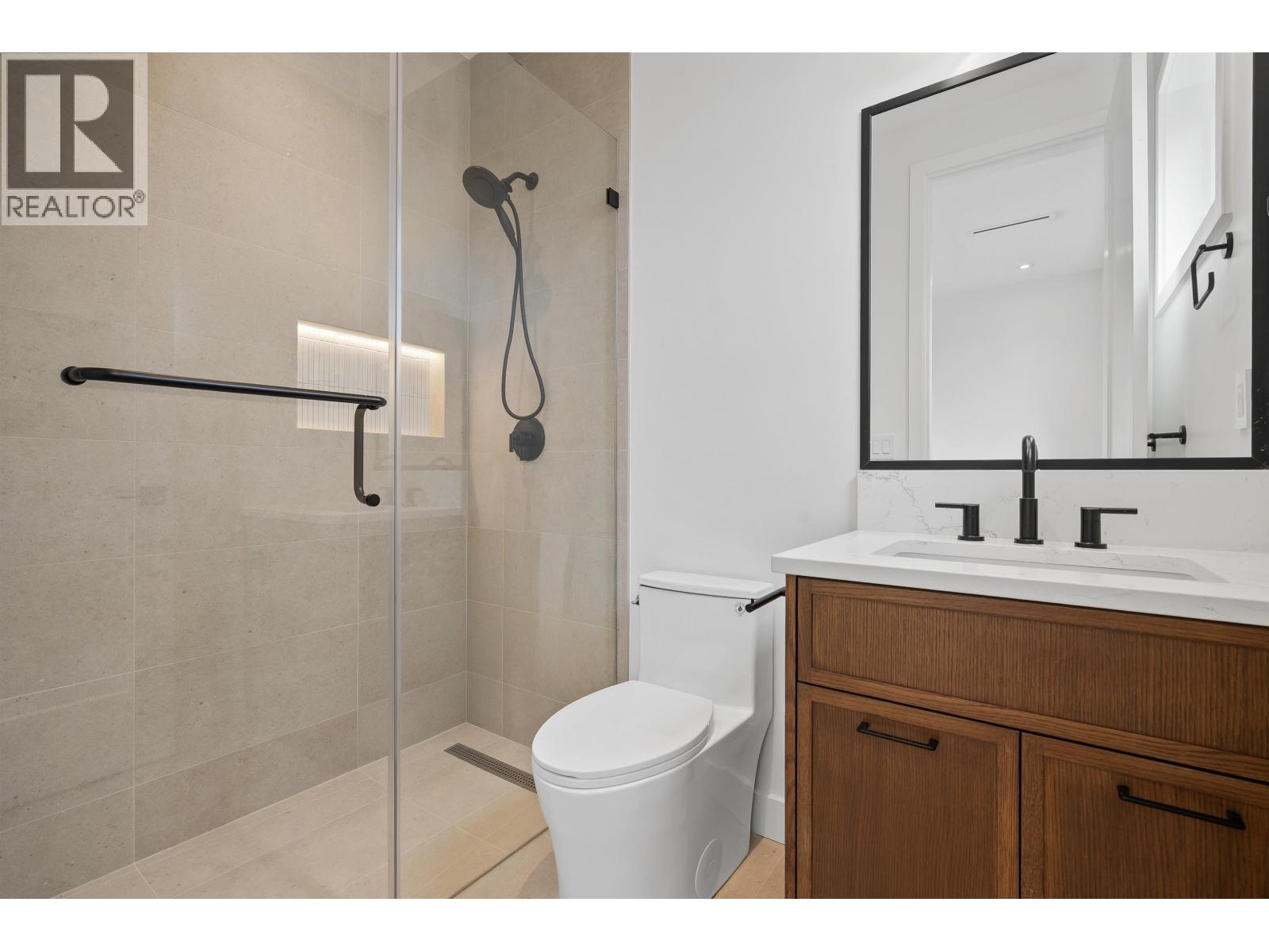 4 1060 Stratford Avenue Property Photo 12