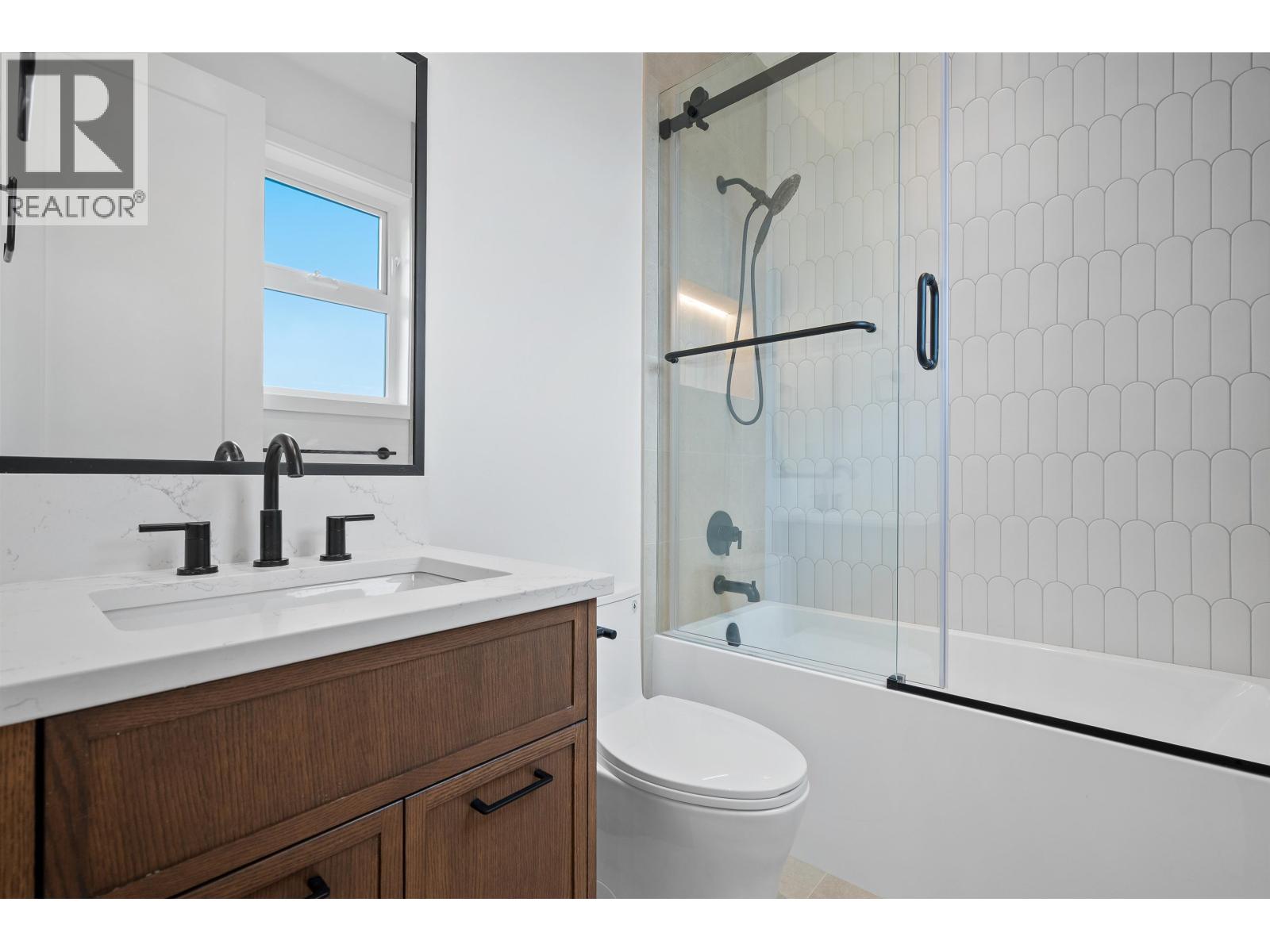 4 1060 Stratford Avenue Property Photo 14