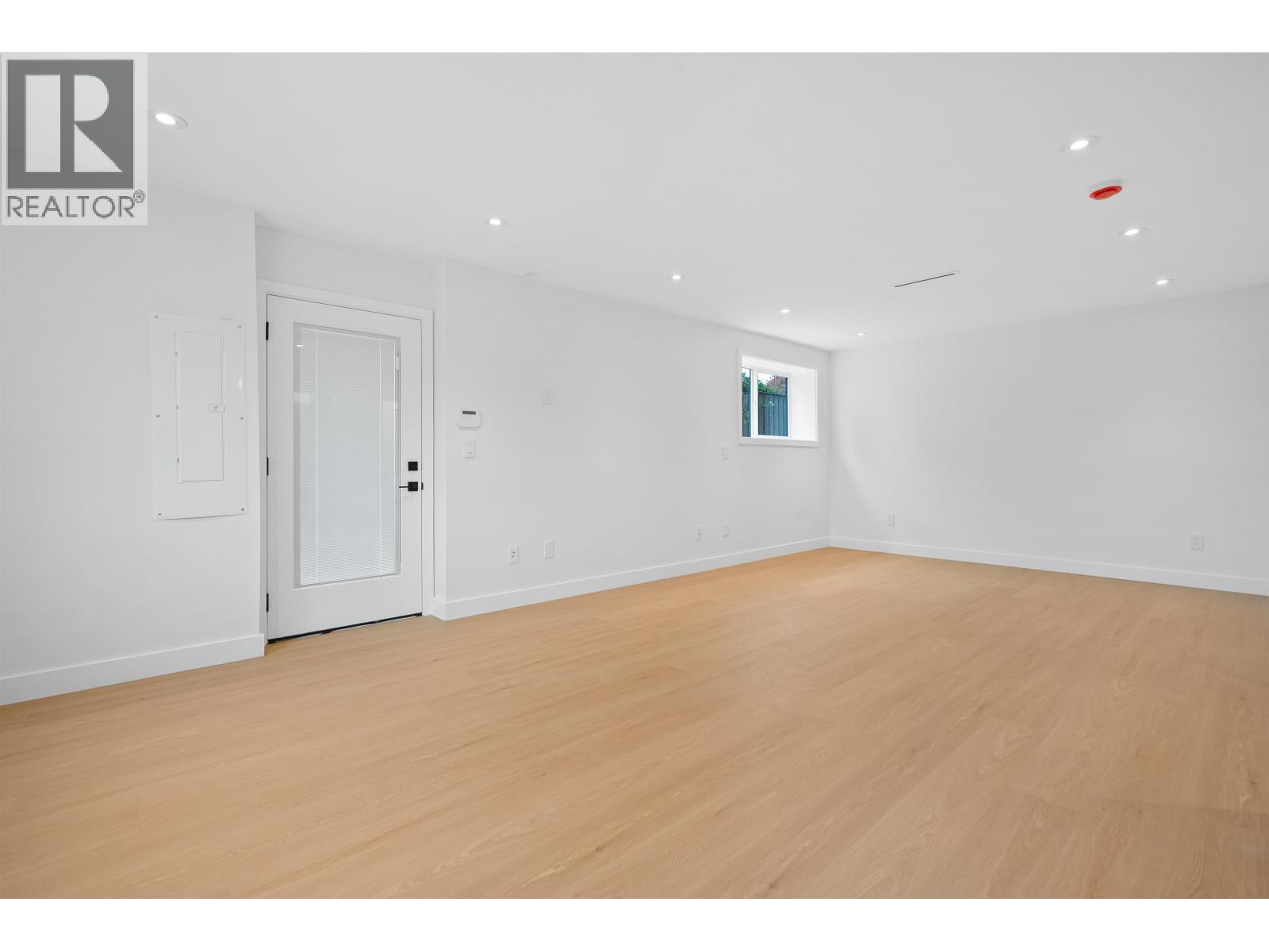 4 1060 Stratford Avenue Property Photo 16
