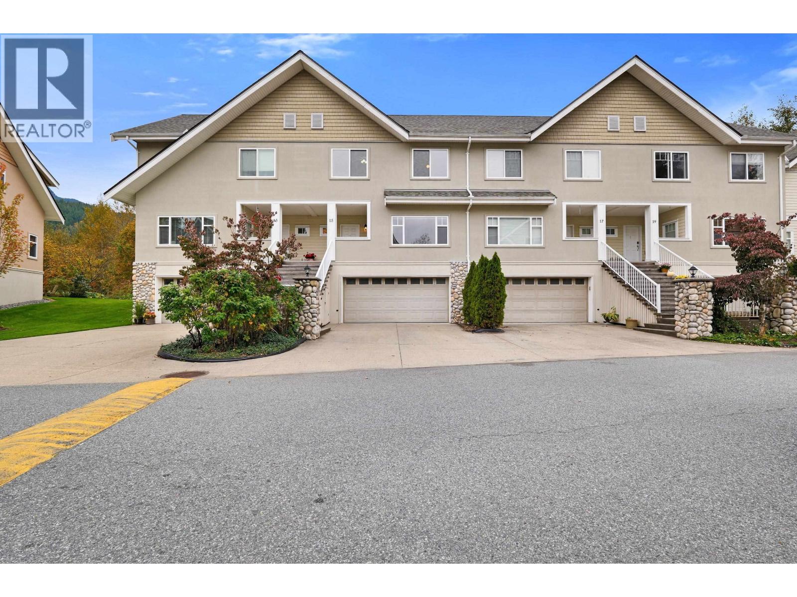 15 1200 Edgewater Drive Property Photo 1