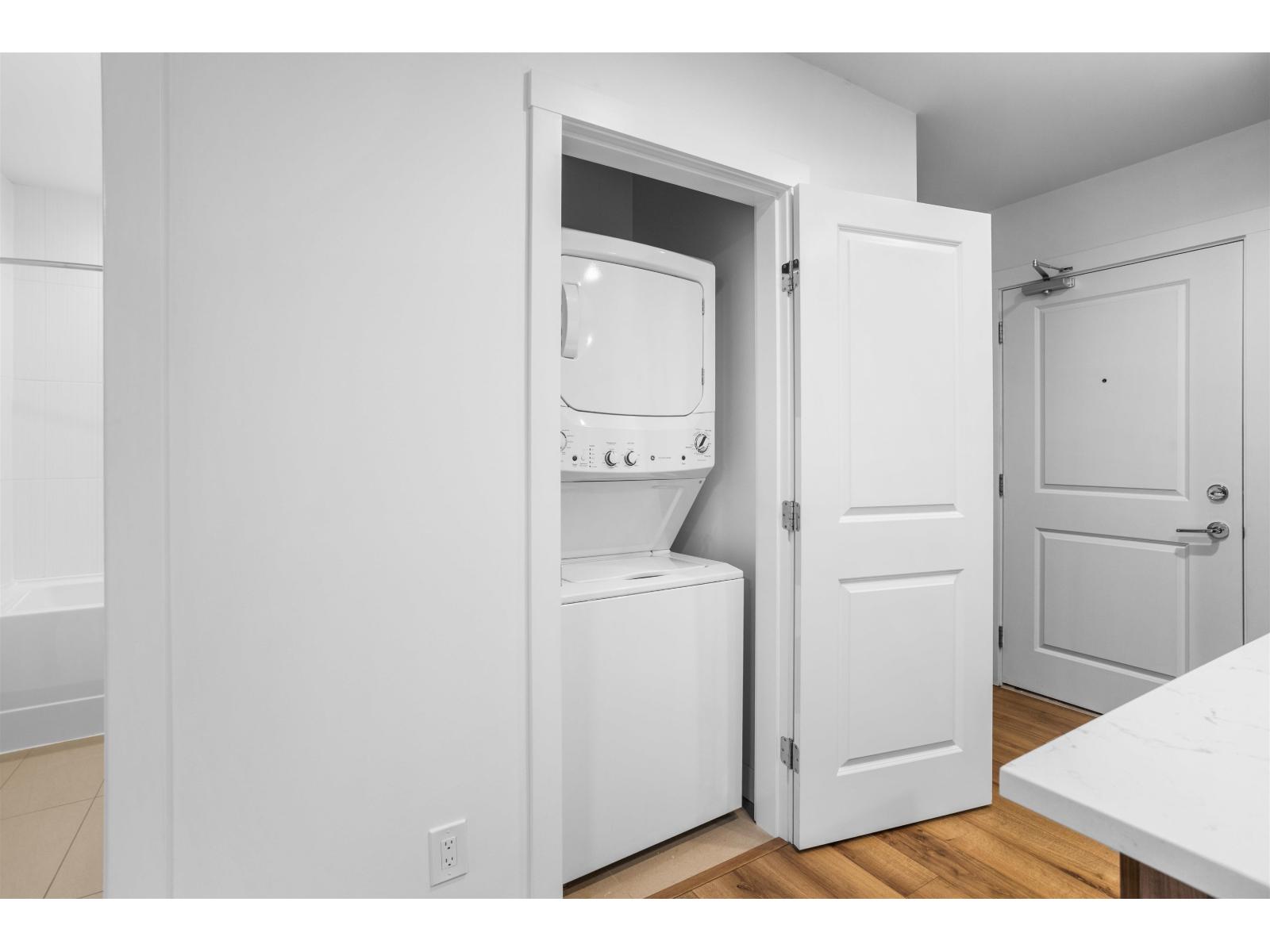 B104 20487 65 Avenue Property Photo 8