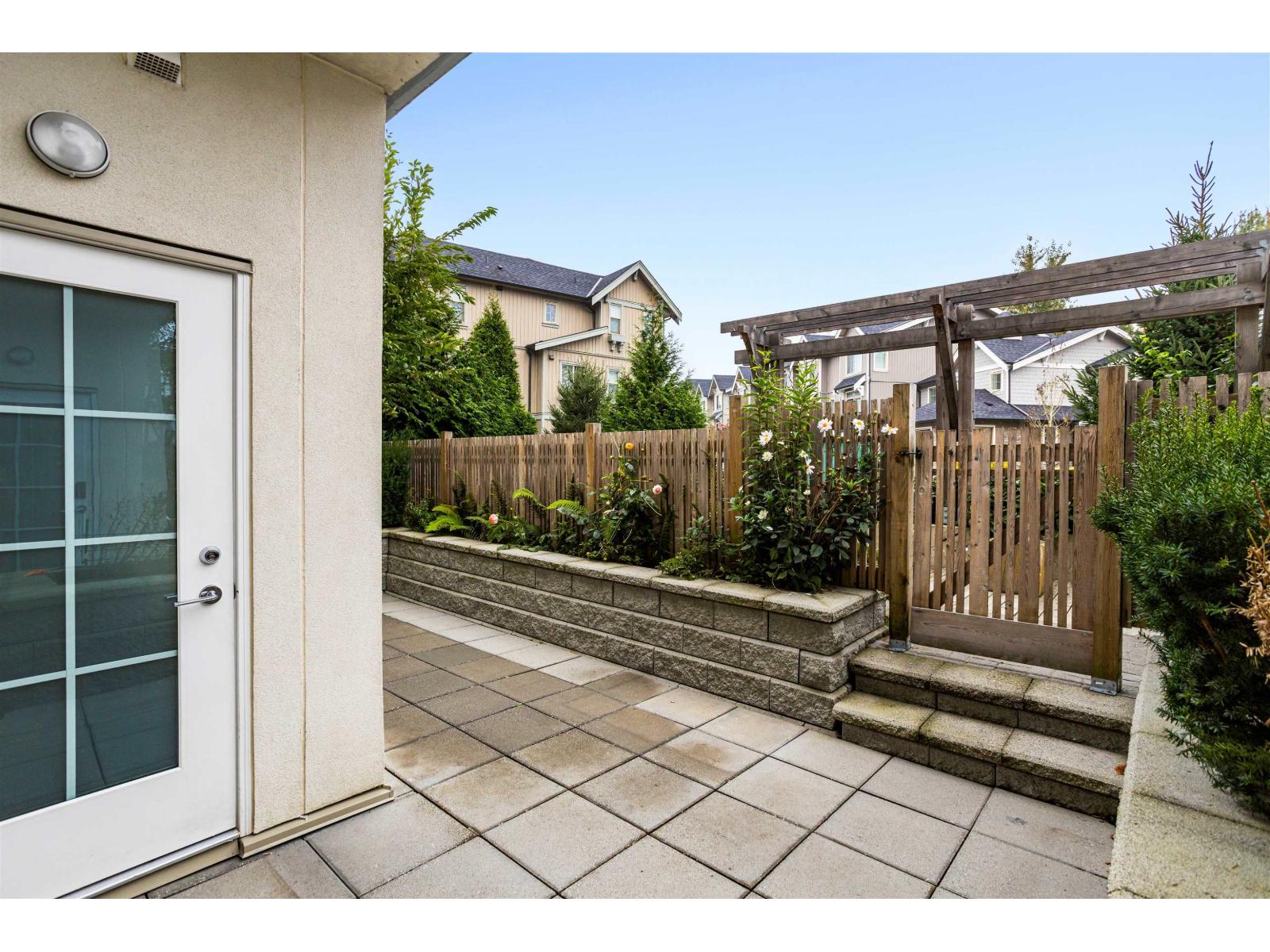 B104 20487 65 Avenue Property Photo 10