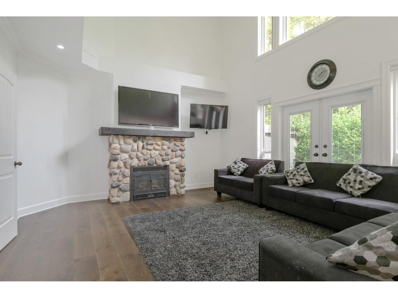 21686 93 Avenue Property Photo 3