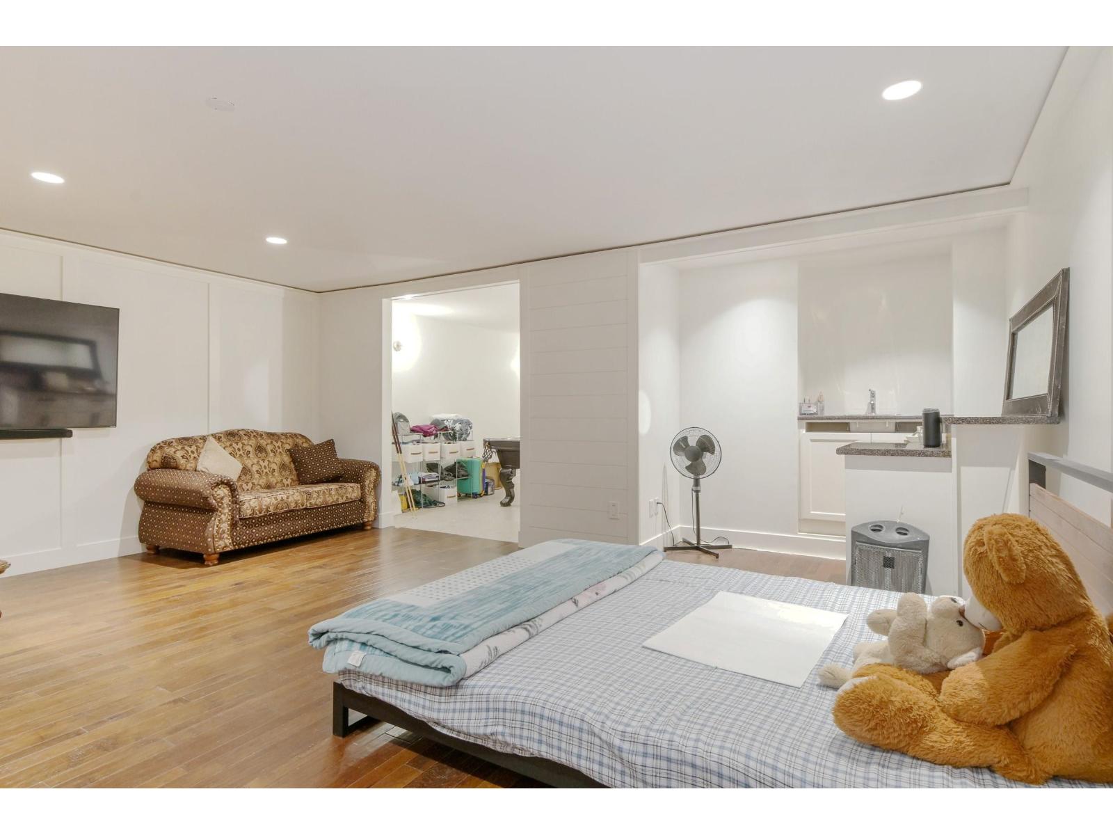 21686 93 Avenue Property Photo 23