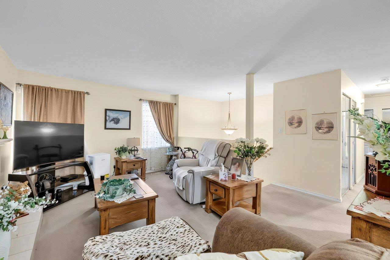 7978 126a Street Property Photo 4