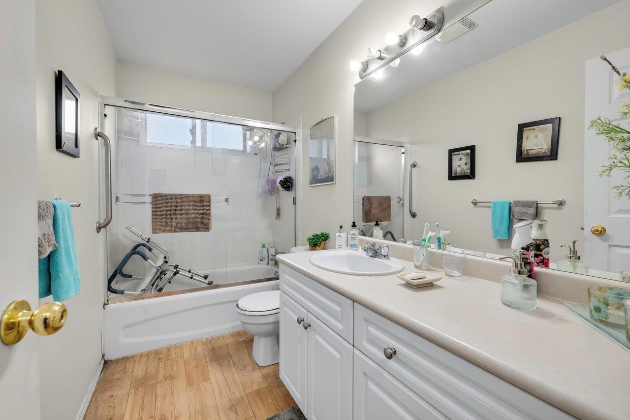 7978 126a Street Property Photo 14