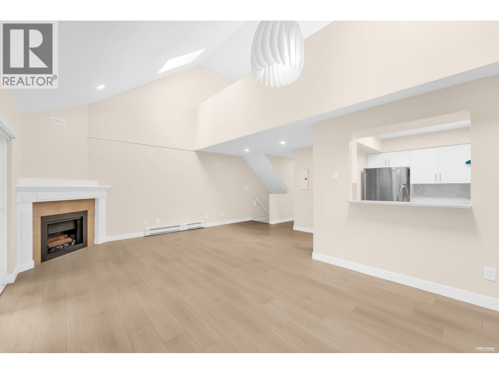 302 8600 Westminster Highway Property Photo 2