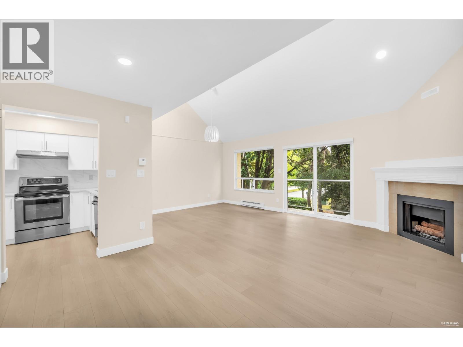 302 8600 Westminster Highway Property Photo 4