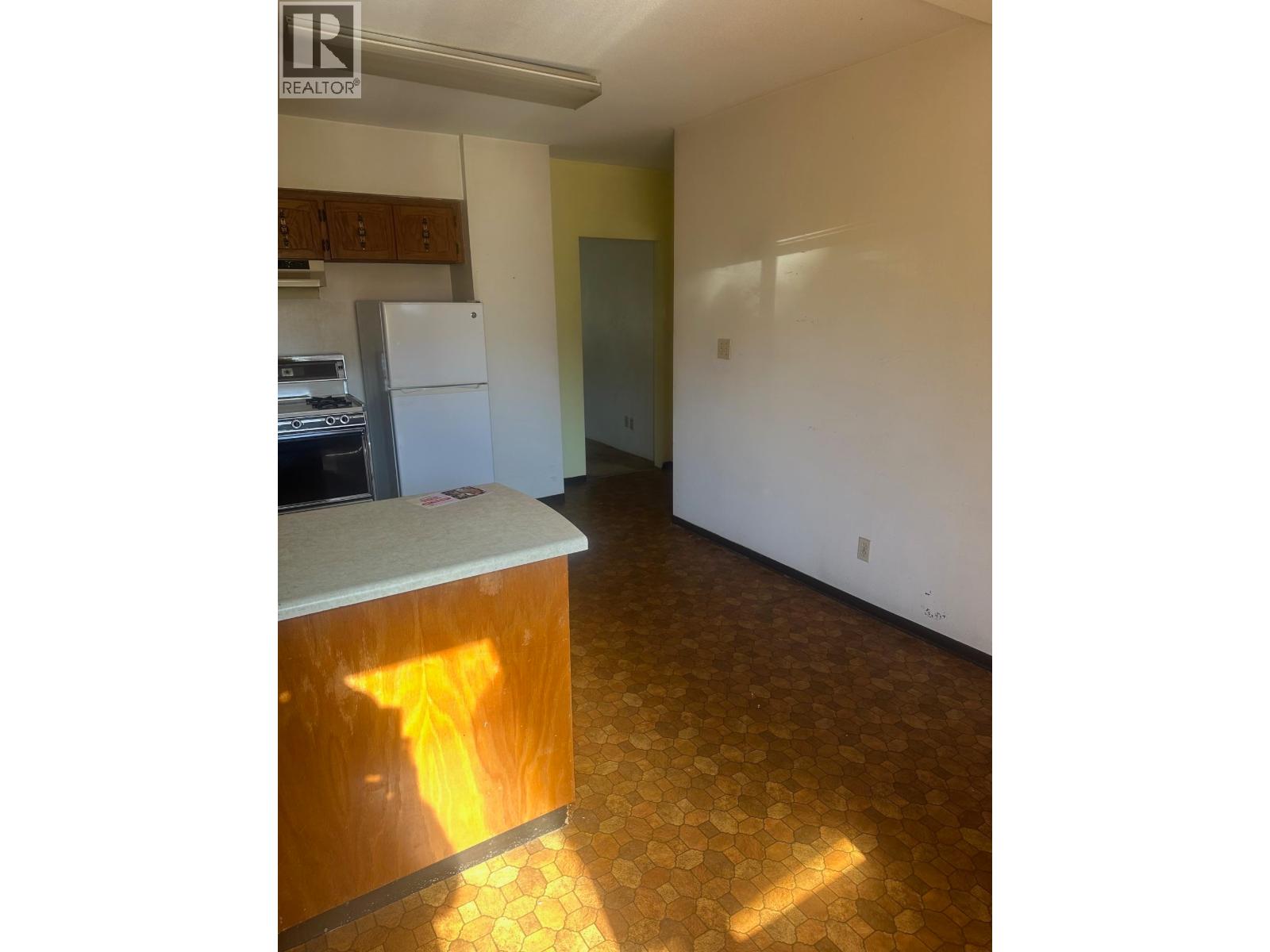 3212 W 6th Avenue Property Photo 5