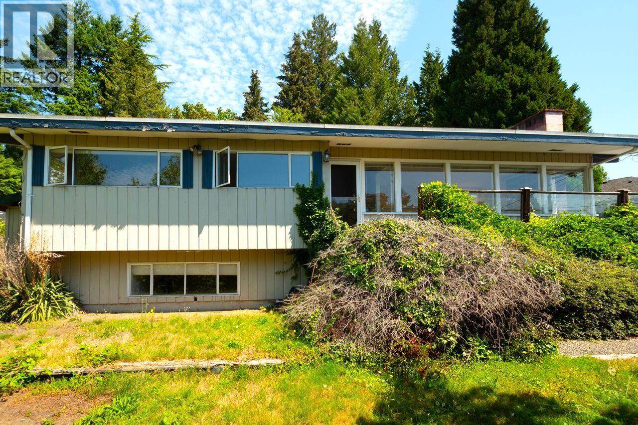 1241 Nepal Crescent Property Photo 3