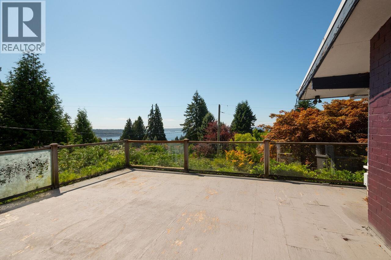 1241 Nepal Crescent Property Photo 4