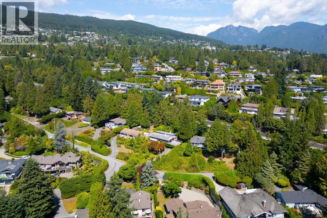 1241 Nepal Crescent Property Photo 32