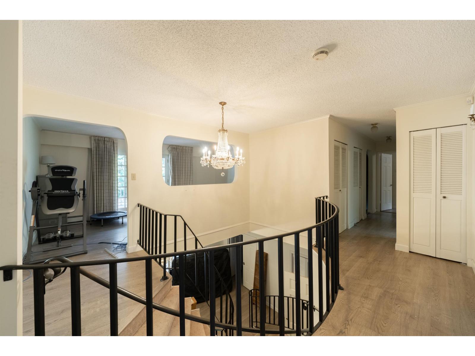3055 140 Street Property Photo 9