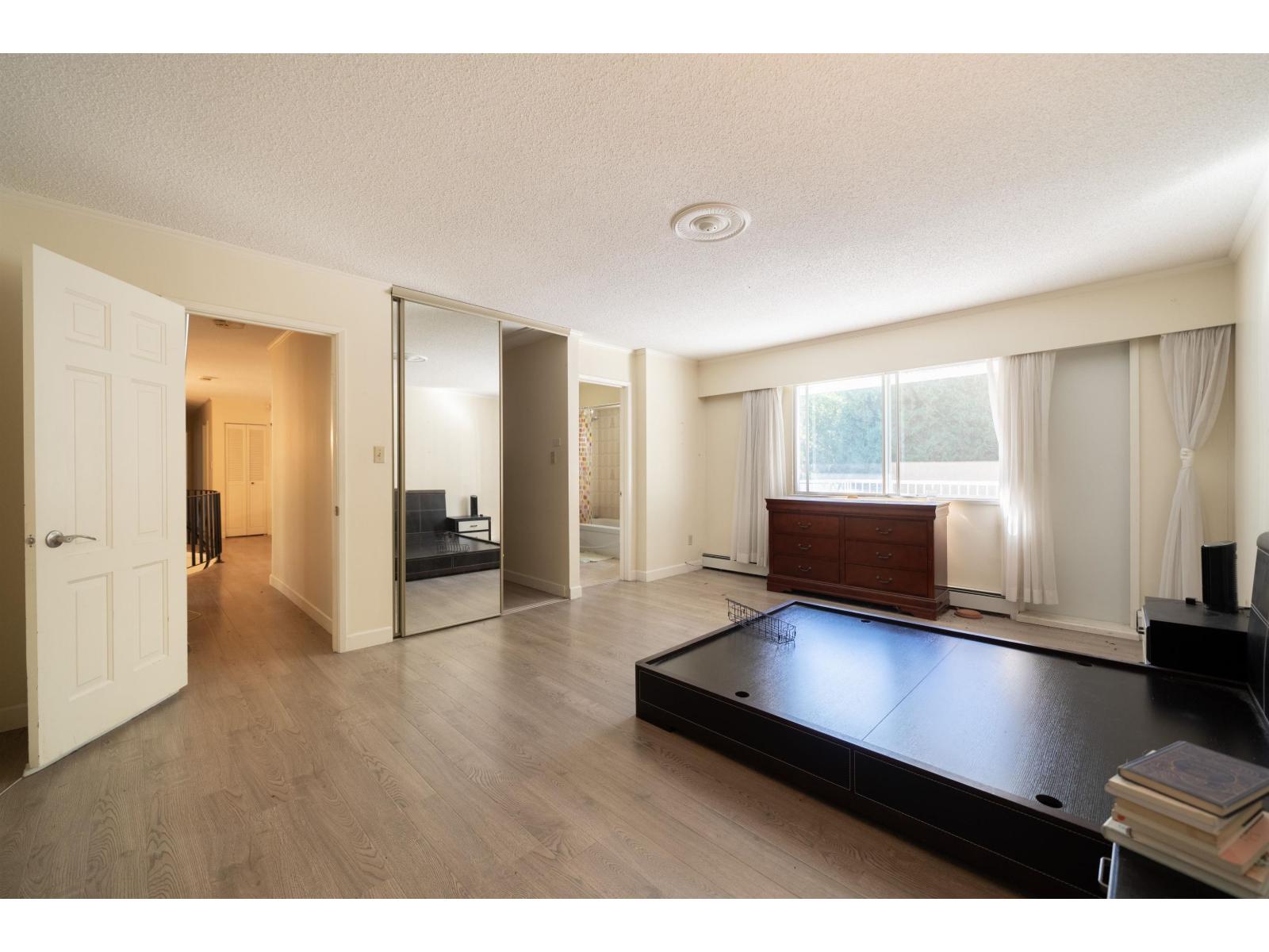 3055 140 Street Property Photo 11