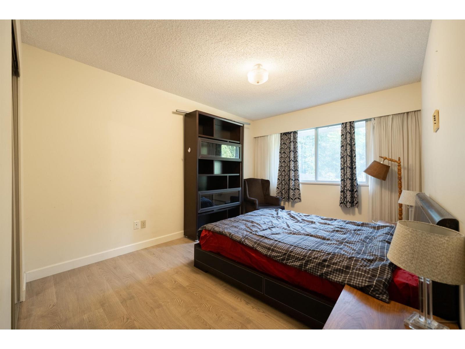 3055 140 Street Property Photo 13