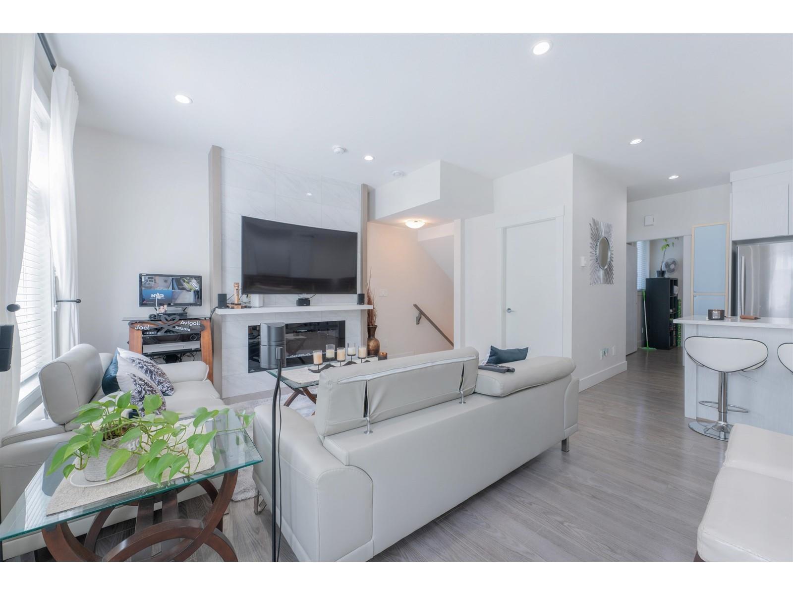 2 11267 133 STREET Property Photo 1