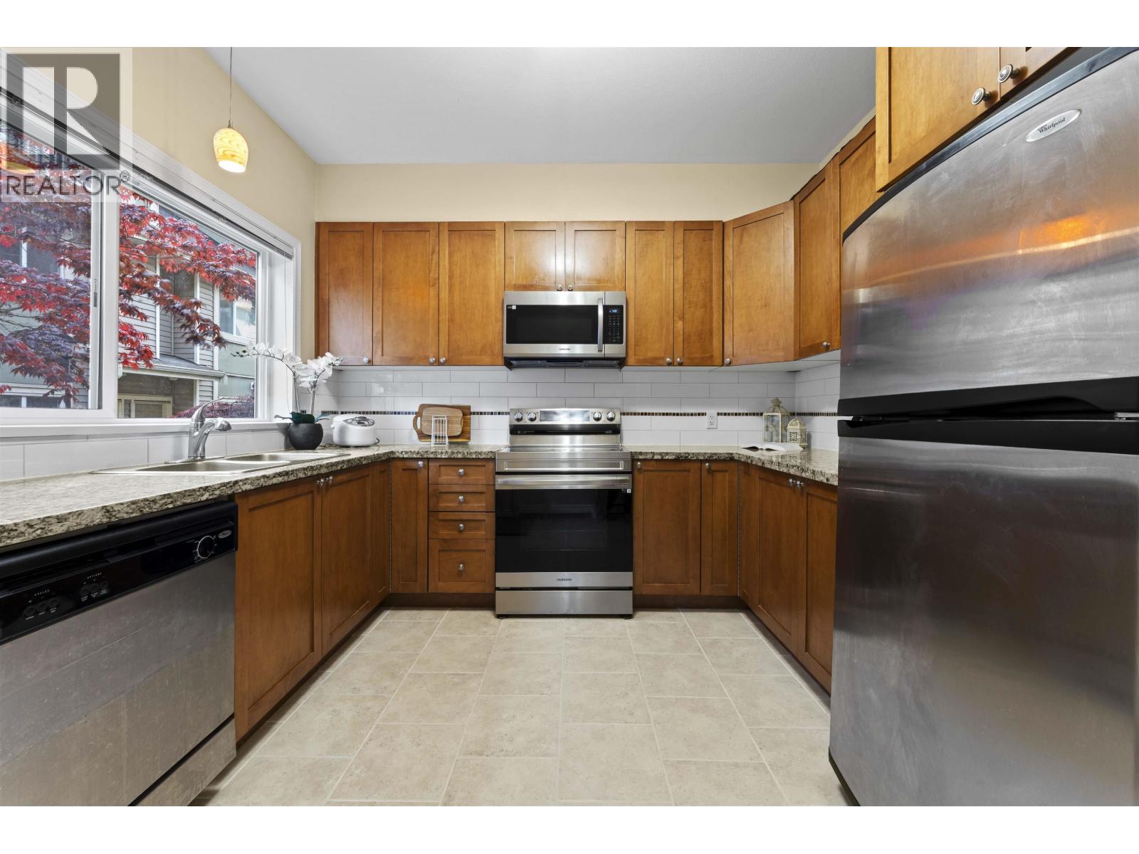 13 621 Langside Avenue Property Photo 3