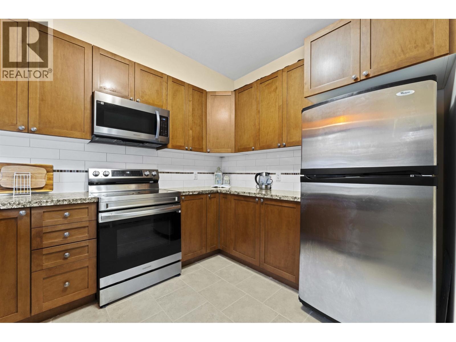 13 621 Langside Avenue Property Photo 4