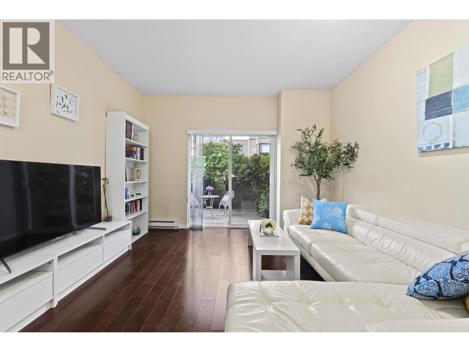 13 621 Langside Avenue Property Photo 7