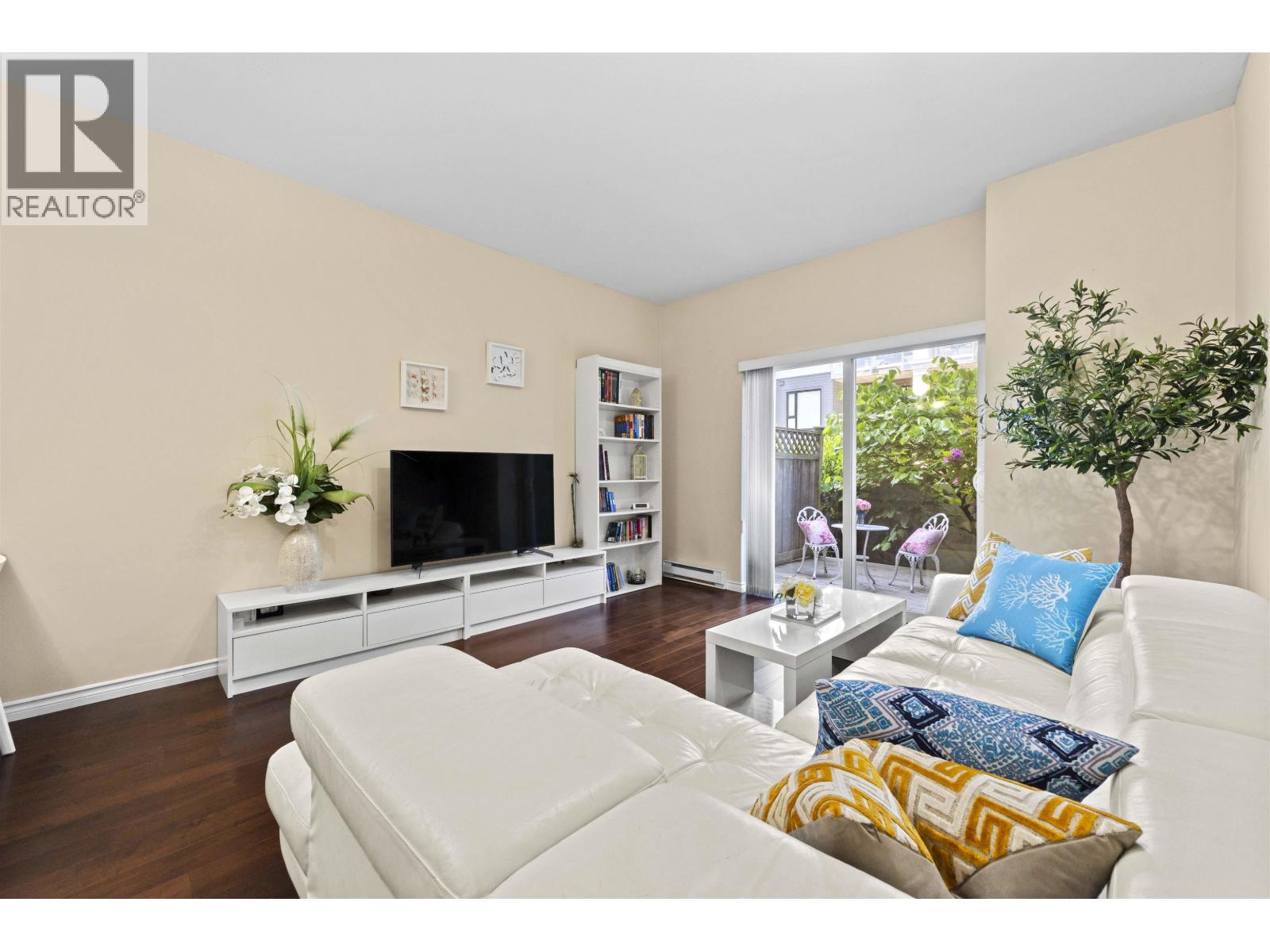 13 621 Langside Avenue Property Photo 9