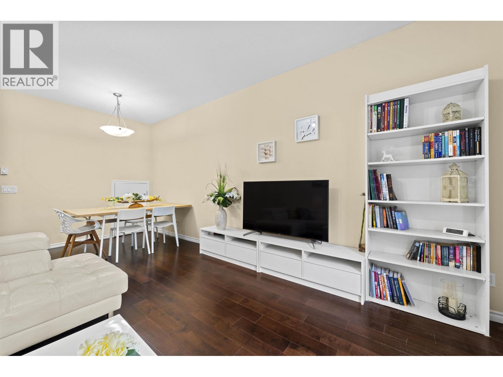 13 621 Langside Avenue Property Photo 10