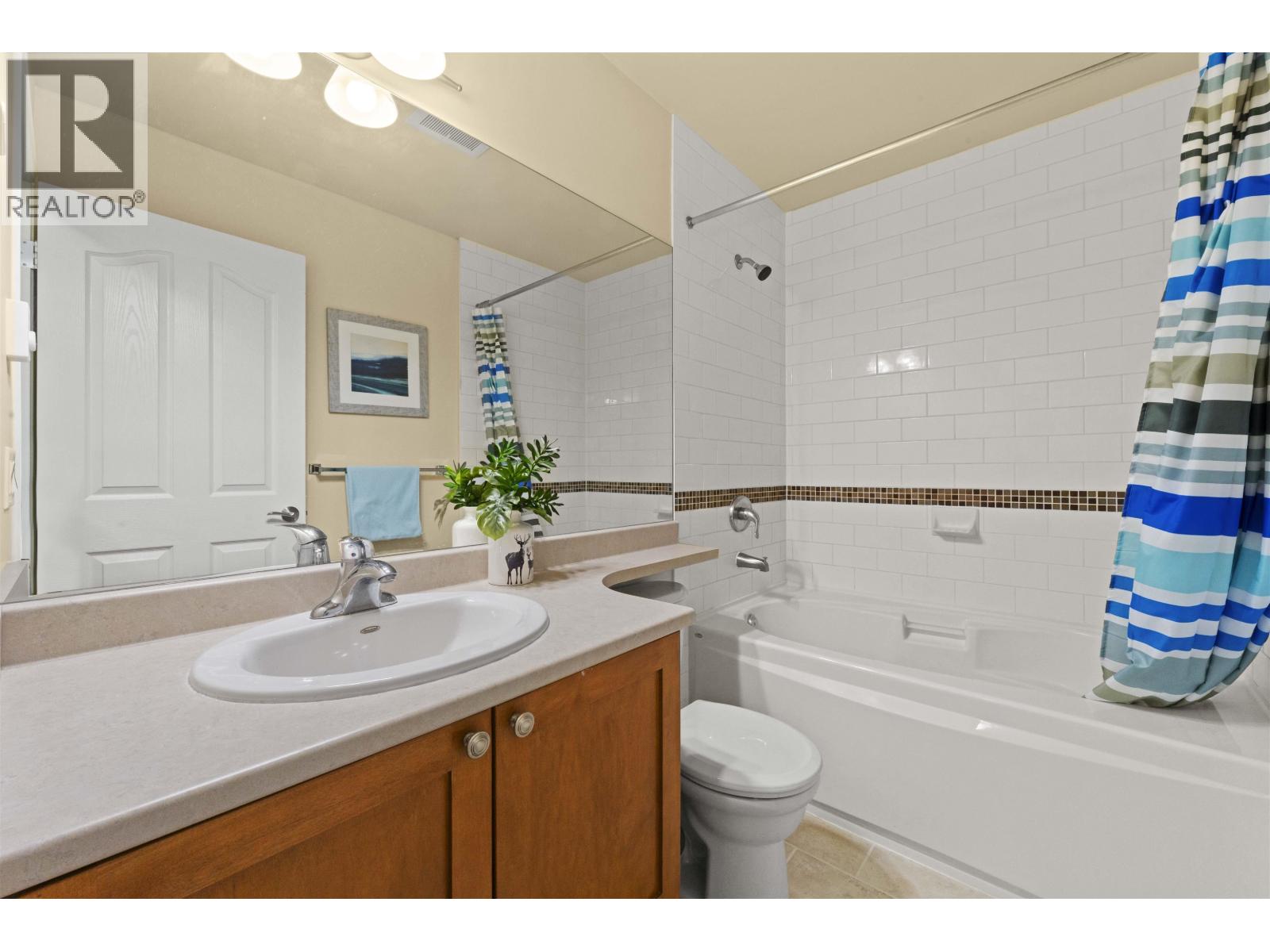 13 621 Langside Avenue Property Photo 17
