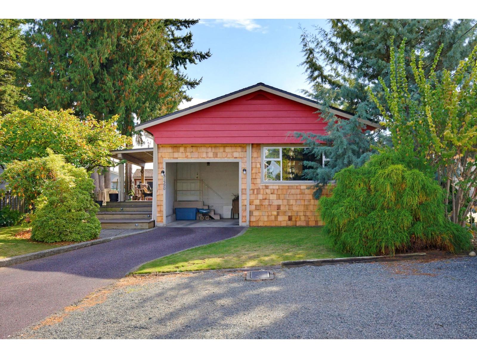 31590 Oakridge Crescent Property Photo 1