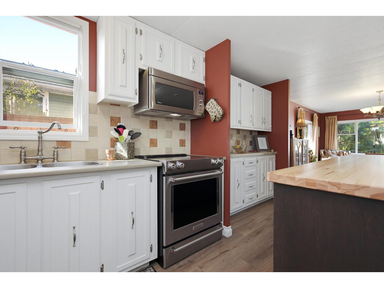 31590 Oakridge Crescent Property Photo 5