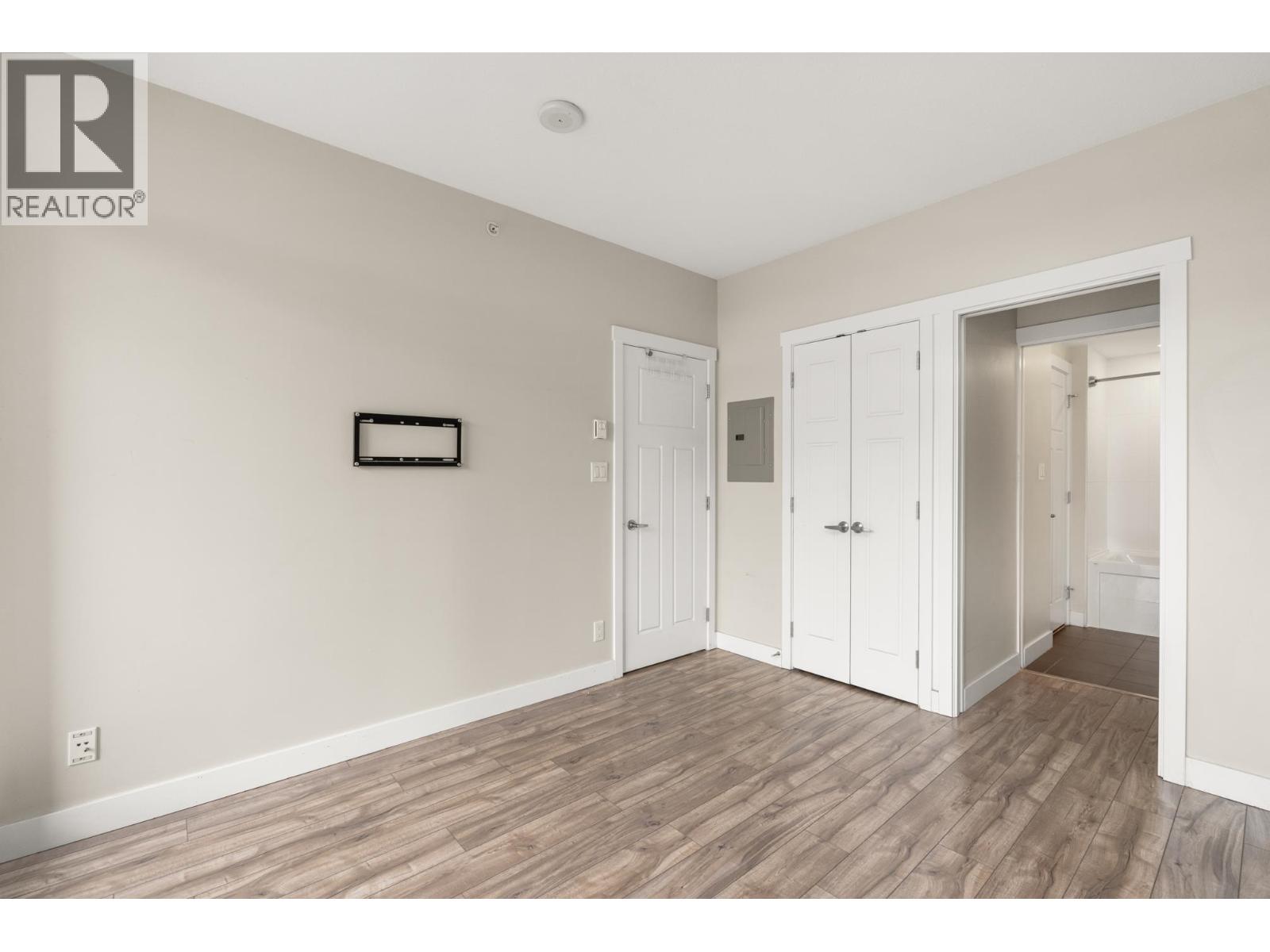 802 2968 Glen Drive Property Photo 14