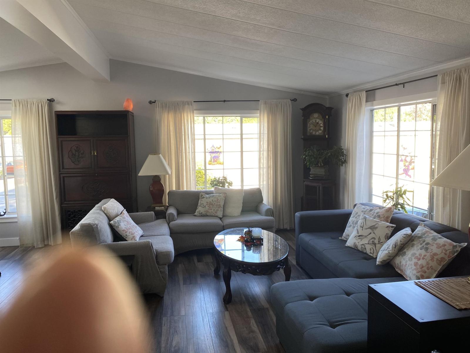24 13507 81 Street Property Photo 6