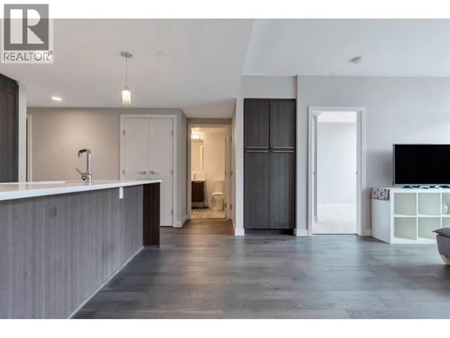 5077 Cambie Street Property Photo 6